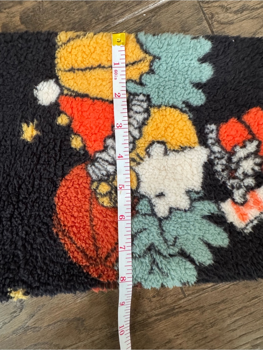 Size MEDIUM Peanuts Halloween juniors Sherpa quarter zip NWT - Picture 9 of 11